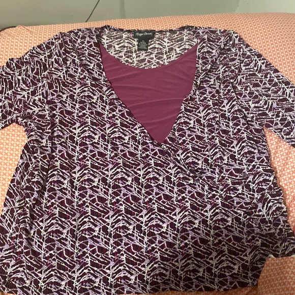 Maggie Barnes Tops - Maggie Barnes polyester/spank casual top